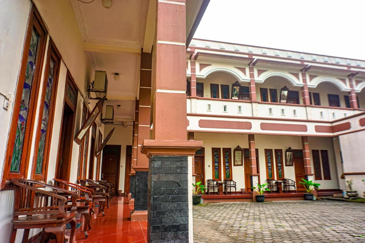 Hotel Laweyan Solo Exterior foto